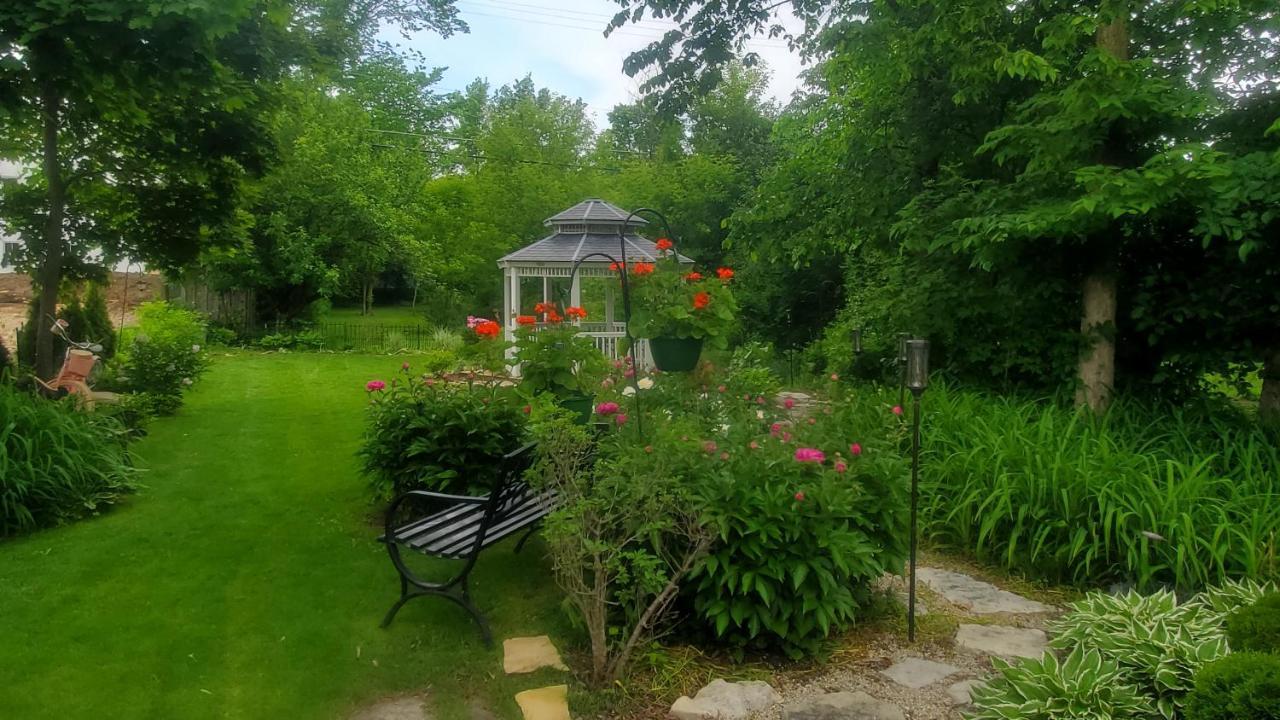 Lilly Pad Ξενοδοχείο Cedarburg Εξωτερικό φωτογραφία